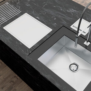 Escurreplatos línea Quadratta Practic con tapa instalado en mesón, marca Calha Úmida